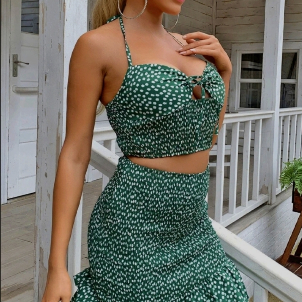 SASSY GREEN FLORAL MINI & CROPPED KEYHOLE HALTER - Picture 2 of 3